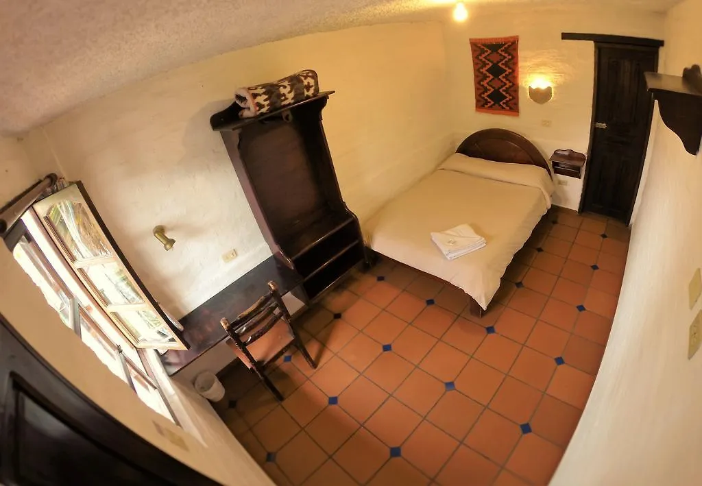 ***  Hostal L'Auberge Inn Quito Ecuador