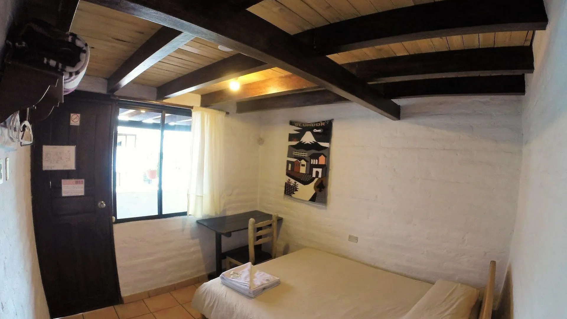 Hostel Hostal L'Auberge Inn Κίτο