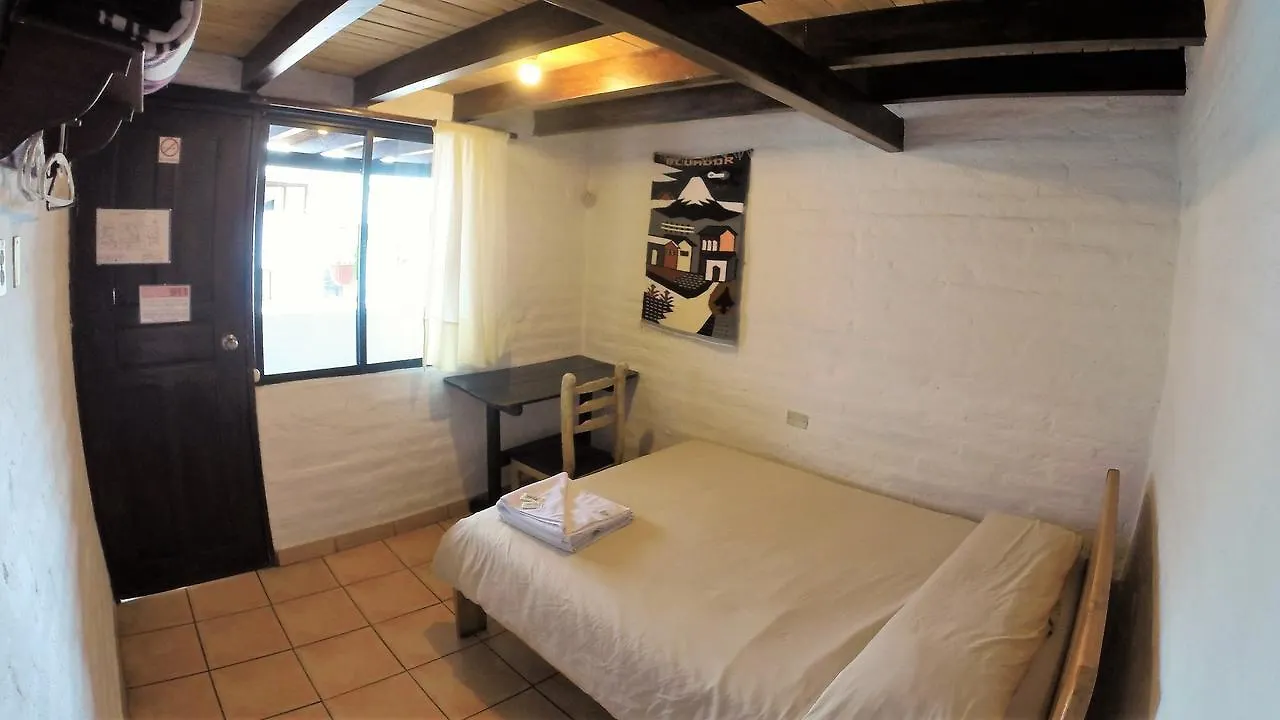 Hostel Hostal L'Auberge Inn Quito Ecuador